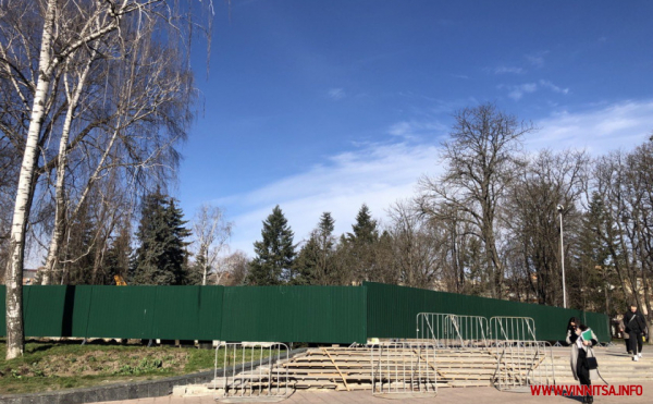 У центрі Вінниці почали «копати» біля вежі. Фото                     
