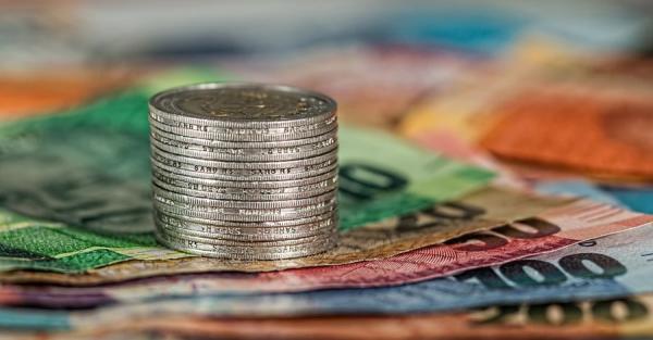 Курс валют на 24 травня: скільки коштують долар, євро та злотий