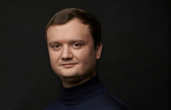 Проїзд по 30 грн: У “Київпастрансі” скаржаться на брак грошей, а його директор Дмитро Левченко купує коштовні авто та маєтки