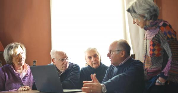 Пенсії для тих, хто живе в окупації: отримати гроші стало набагато простіше