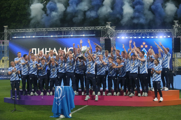 Команда «Динамо U-19» отримала чемпіонський кубок та золоті медалі