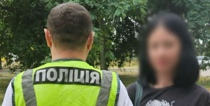 На неї чекають в СБУ: у Києві жінка вигукувала у метро "слава Росії"