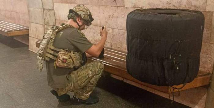 вибухотехнік, метро, підозрілий предмет